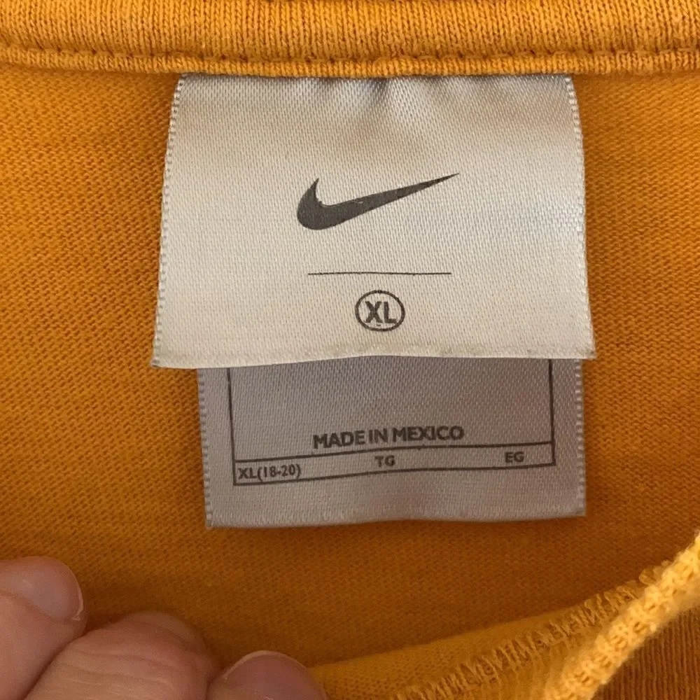 Nike Vintage 90s Spell out Tee Shirt XL workout iowa michigan‎ y2k